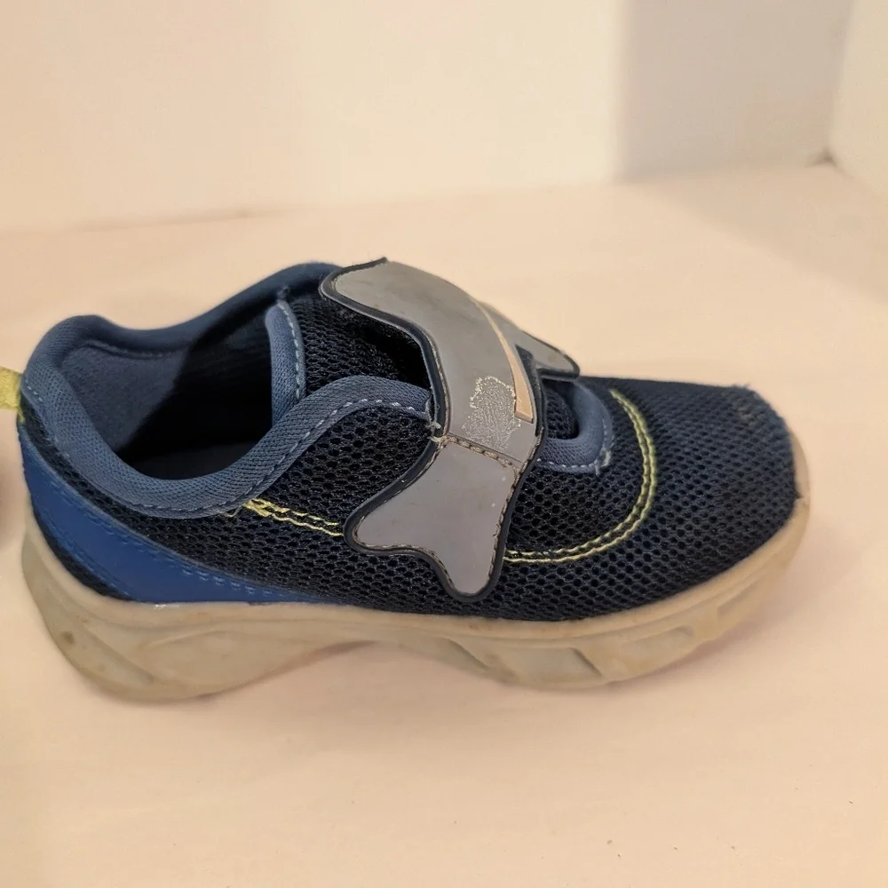 Carter's Toddler Boy Light Up Velcro Strap Shark-Themed Sneakers in Size 7